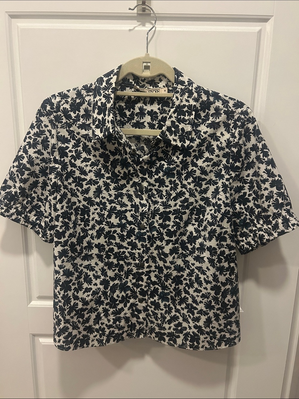 Go by GoSilk Women's Short-Sleeve Floral Button-Up Top - Navy & White